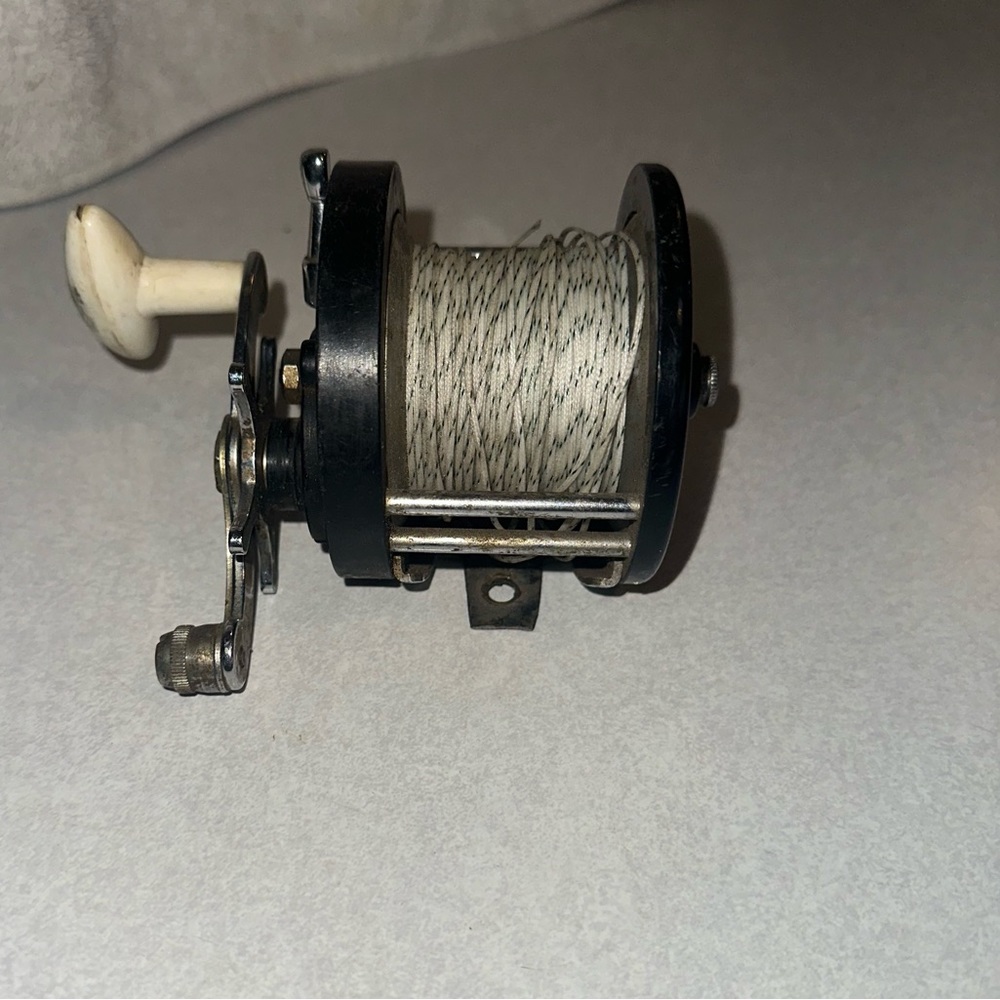 Vintage Preowned Penn Deep Sea Fishing Reel